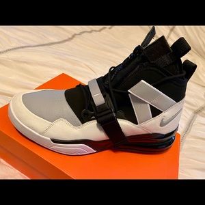Nike Air Force 270